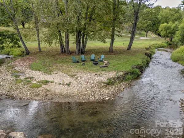 97 Circle E Ranch RD, Burnsville, NC 28714