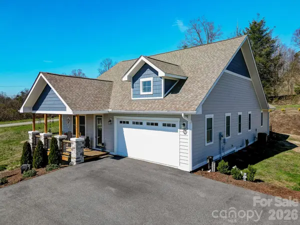 35 Cider Hill LN, Hendersonville, NC 28792