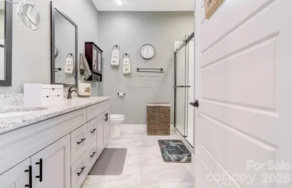35 Cider Hill LN, Hendersonville, NC 28792