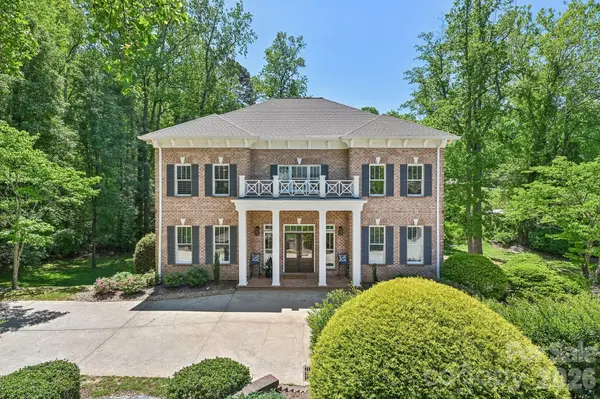 209 37th Avenue PL NW, Hickory, NC 28601
