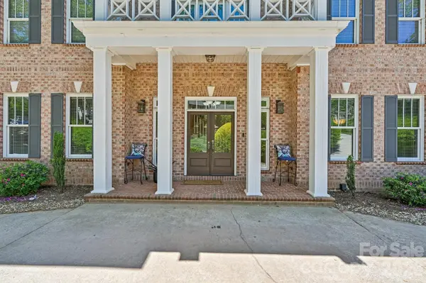 209 37th Avenue PL NW, Hickory, NC 28601