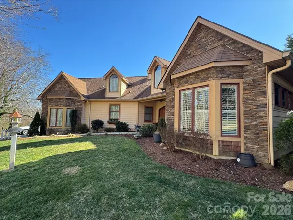 628 Vista Falls RD, Mills River, NC 28759