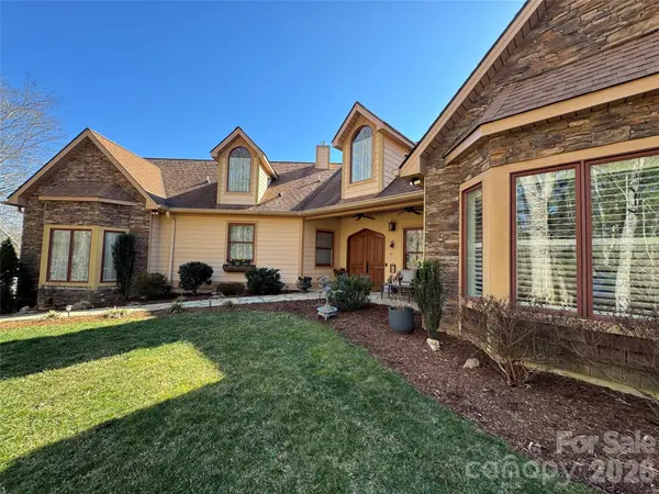 628 Vista Falls RD, Mills River, NC 28759
