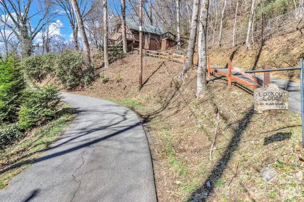 80 Hidden Falls RD, Maggie Valley, NC 28751