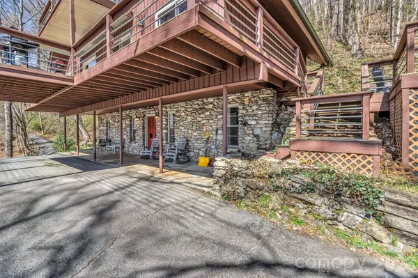 80 Hidden Falls RD, Maggie Valley, NC 28751