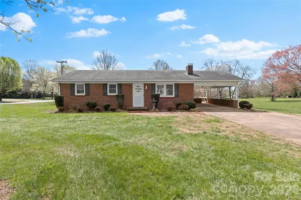610 Nc 67 HWY, Boonville, NC 27011
