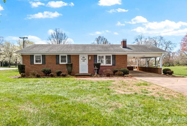 610 Nc 67 HWY, Boonville, NC 27011