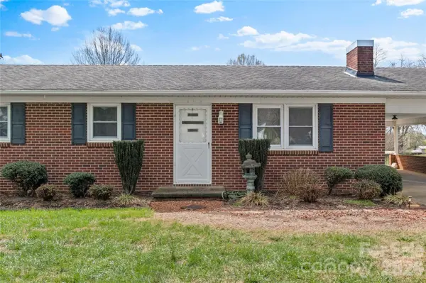 610 Nc 67 HWY, Boonville, NC 27011