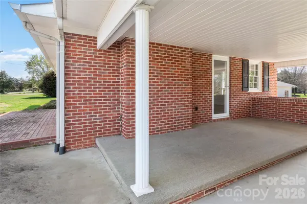 612 E Main ST, Boonville, NC 27011