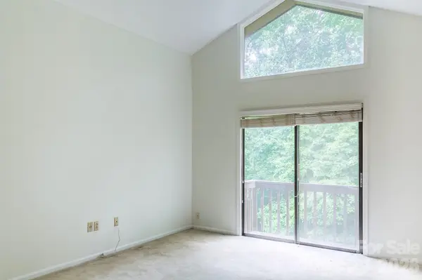 17 Knoll DR, Columbus, NC 28722