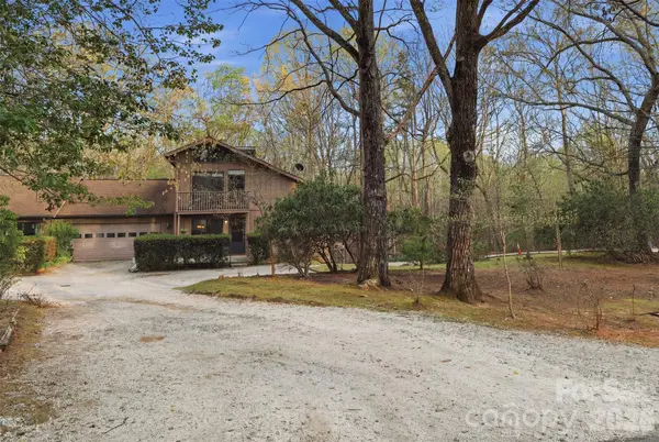17 Knoll DR, Columbus, NC 28722