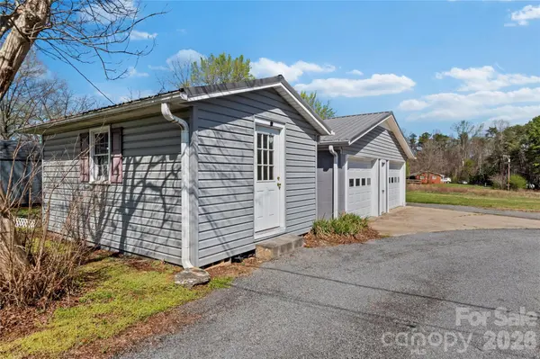613 Nc 67 HWY, Boonville, NC 27011