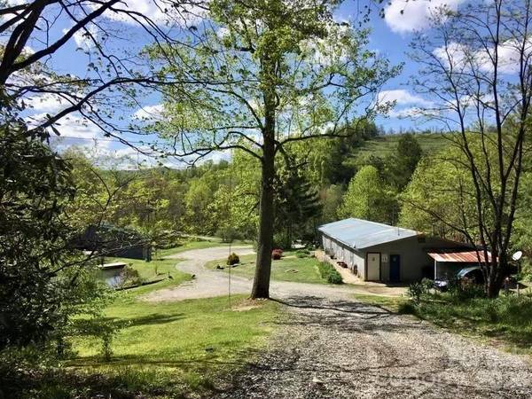 65 Blue Ridge Gem Mine RD, Little Switzerland, NC 28777