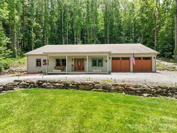 33 Freedom DR, Waynesville, NC 28786