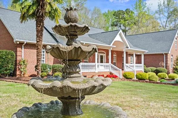 299 Fairway LN, Pageland, SC 29728