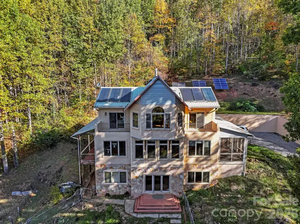 97 Old Cove RD, Black Mountain, NC 28711
