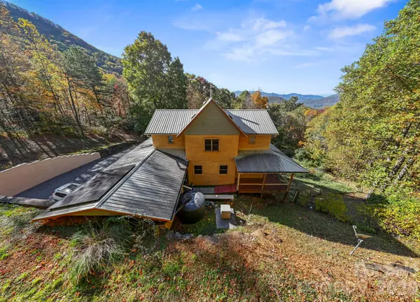 97 Old Cove RD, Black Mountain, NC 28711