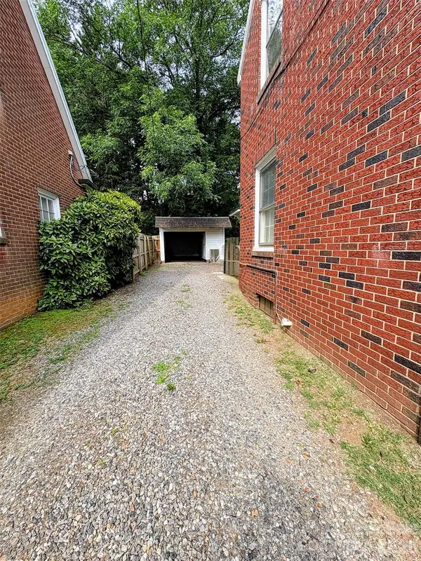 416 S Race ST, Statesville, NC 28677