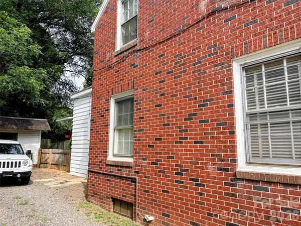 416 S Race ST, Statesville, NC 28677