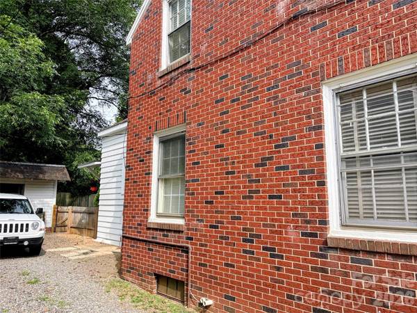 416 S Race ST, Statesville, NC 28677