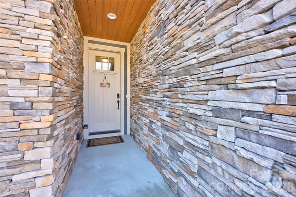 509 Sweet Birch Park LN, Black Mountain, NC 28711