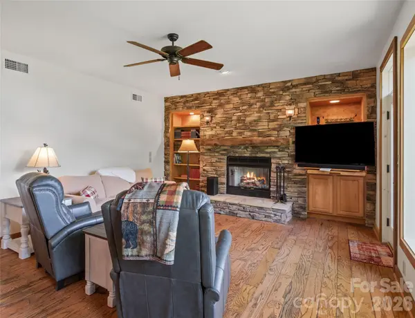 61 Creekside WAY #G201, Burnsville, NC 28714