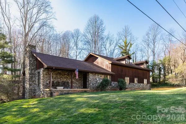 586 Justice Ridge RD, Candler, NC 28715