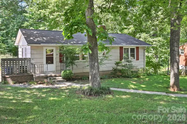 297 White Pine DR, Asheville, NC 28805