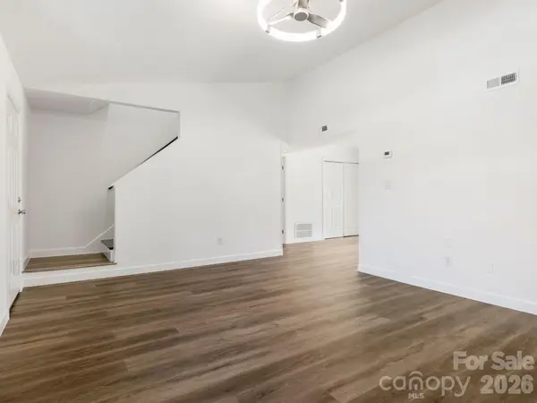 6223 Whitewater DR, Charlotte, NC 28214