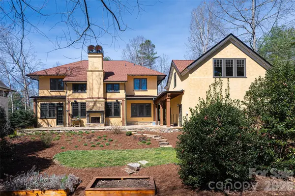 236 Racquet Club RD, Asheville, NC 28803