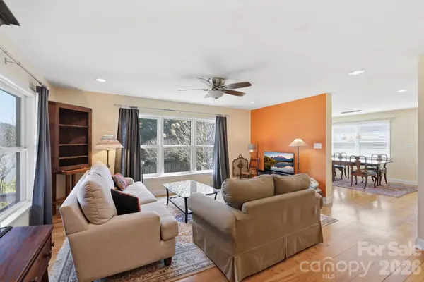 11 Carolina Corner DR, Black Mountain, NC 28711