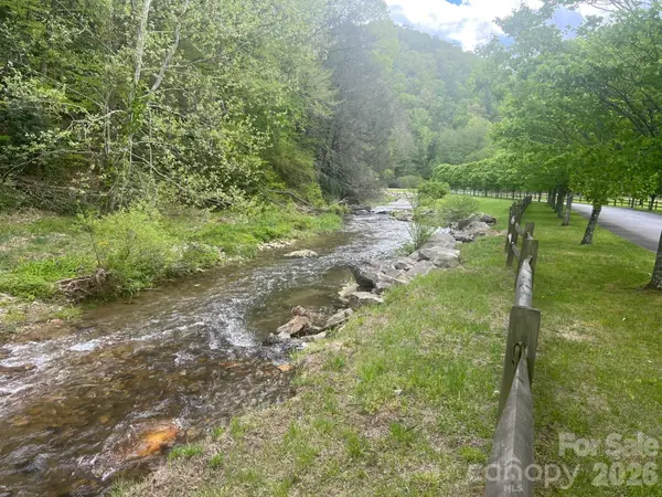 531 Roca Vista DR, Lenoir, NC 28645