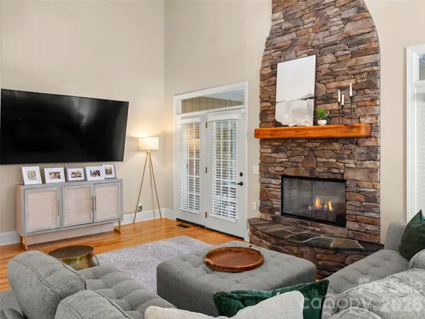 47 Ledgestone DR, Fairview, NC 28730