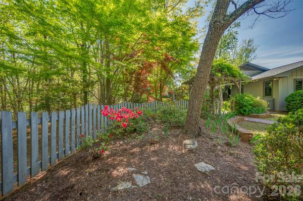 176 Fox Run LN, Tryon, NC 28782