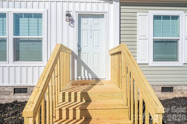 808 W Eagleview LN, Lawndale, NC 28090