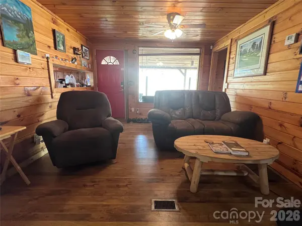 365 Hillbilly LN, Mill Spring, NC 28756