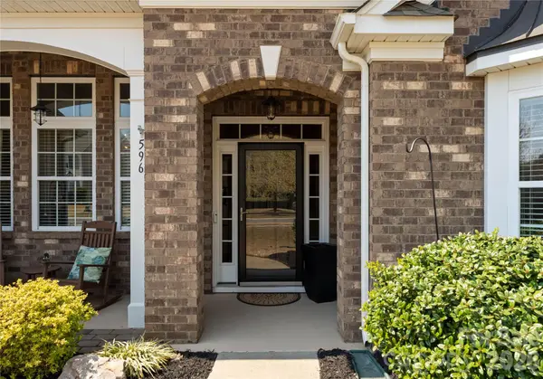 596 Rosemary LN, Tega Cay, SC 29708
