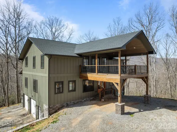 215 Ridgeway RD, Candler, NC 28715
