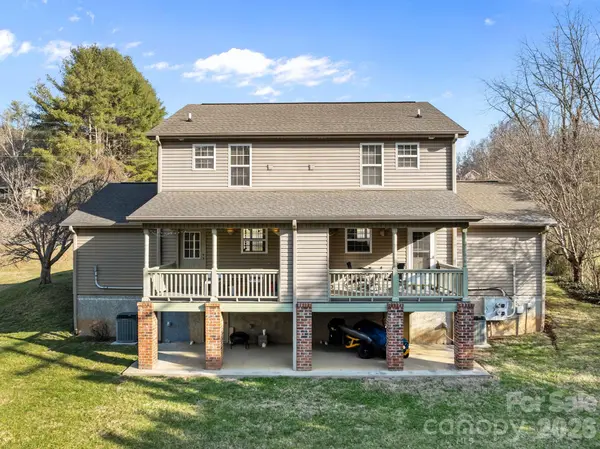 280 Flat Creek Church RD, Weaverville, NC 28787