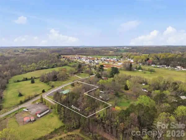 2504 Newton DR, Statesville, NC 28677