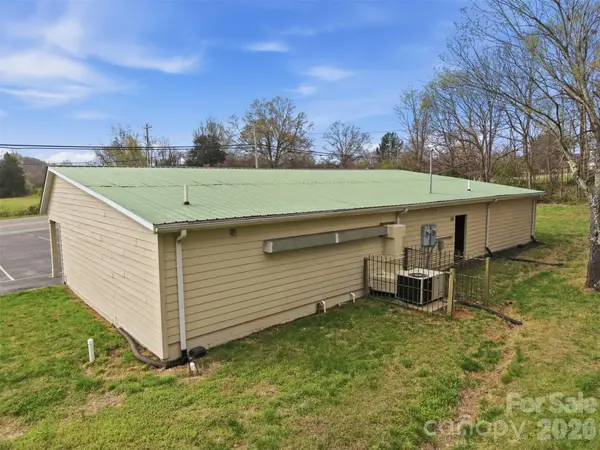 2504 Newton DR, Statesville, NC 28677