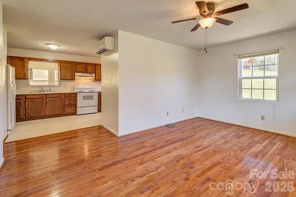 216 Pickens RD, Weaverville, NC 28787