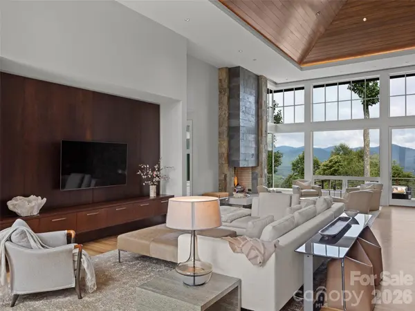 8 Deer Grass CT, Arden, NC 28704