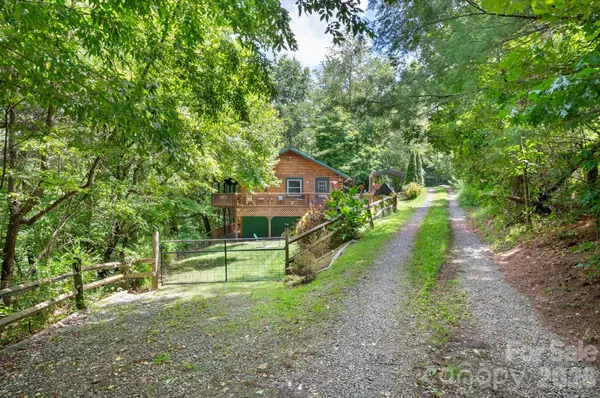 8 Blue Sky DR, Leicester, NC 28748