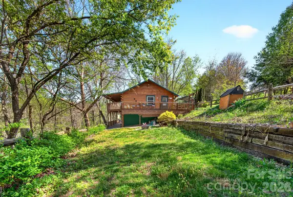8 Blue Sky DR, Leicester, NC 28748