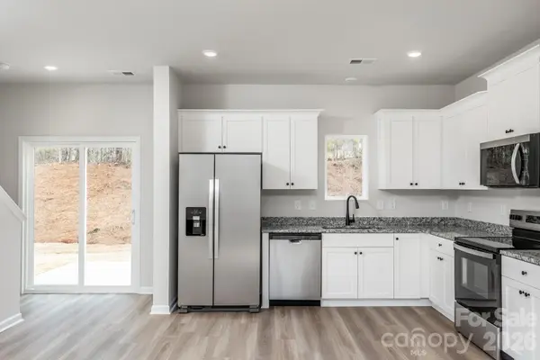 3417 Robindale DR, Winston Salem, NC 27127