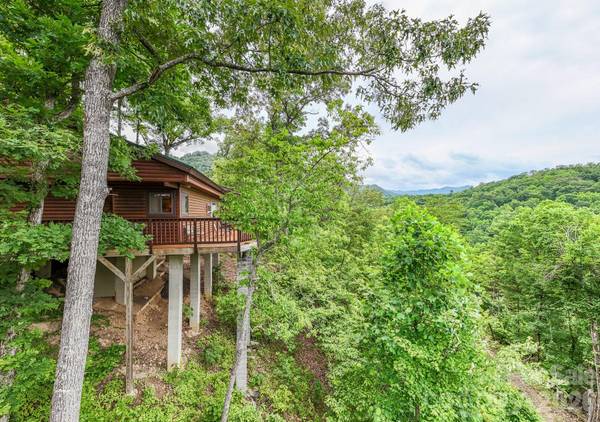 307 Blue Ridge Pkwy, Bryson City, NC 28713