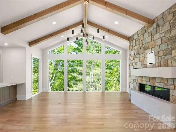87 Misty Valley Pkwy, Arden, NC 28704