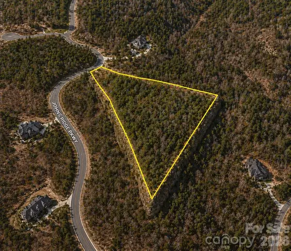 140 Johns Ridge Pkwy #140, Lenoir, NC 28645