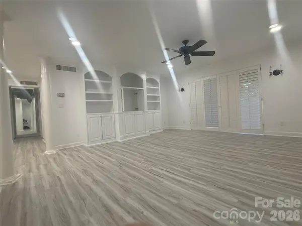 1323 Queens RD, Charlotte, NC 28207